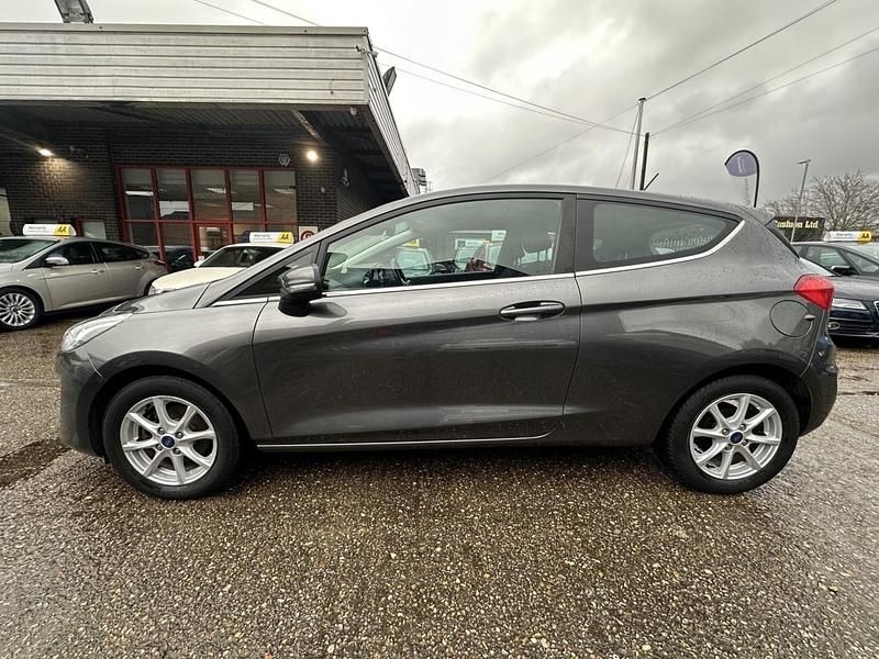Used Ford Fiesta Zetec 100 HP (73 kW) 2018 Grey Hatchback