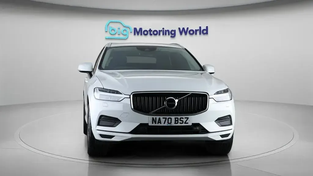 Used Volvo XC60 Momentum 250 HP (183 kW) 2020 White SUV
