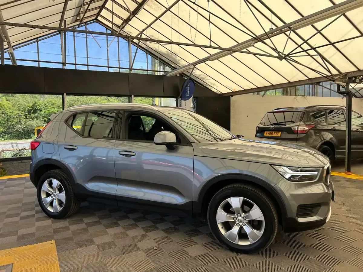 Used Volvo XC40 Momentum 2018 Osmium grey SUV