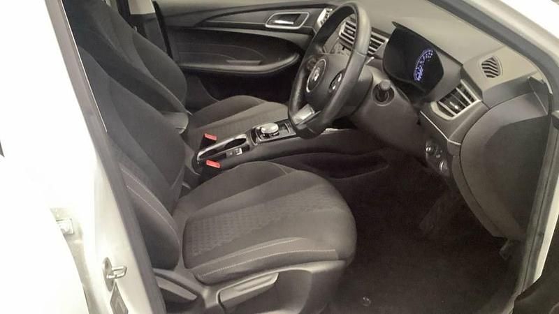 Used MG MG5 EV Excite 114 kW (156 HP) 2021 White Estate