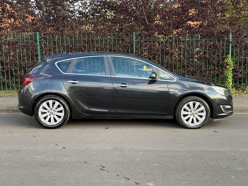 Used Vauxhall Astra Elite 165 HP (121 kW) 2013 Black Hatchback