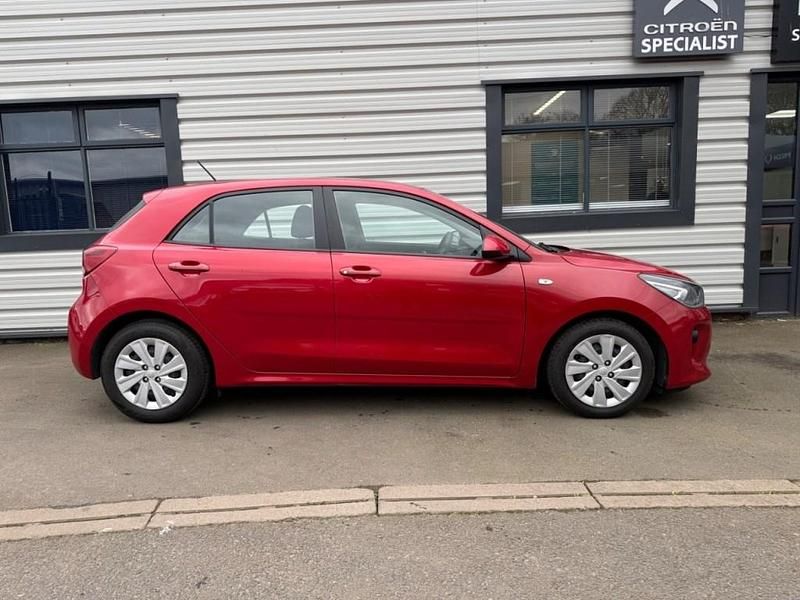 Używany Kia Rio 83 KM (61 kW) 2020 Czerwony Hatchback