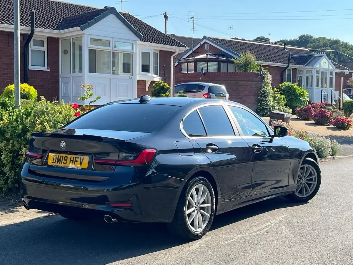 Used BMW 318 Comfort Edition 2019 Black Sedan