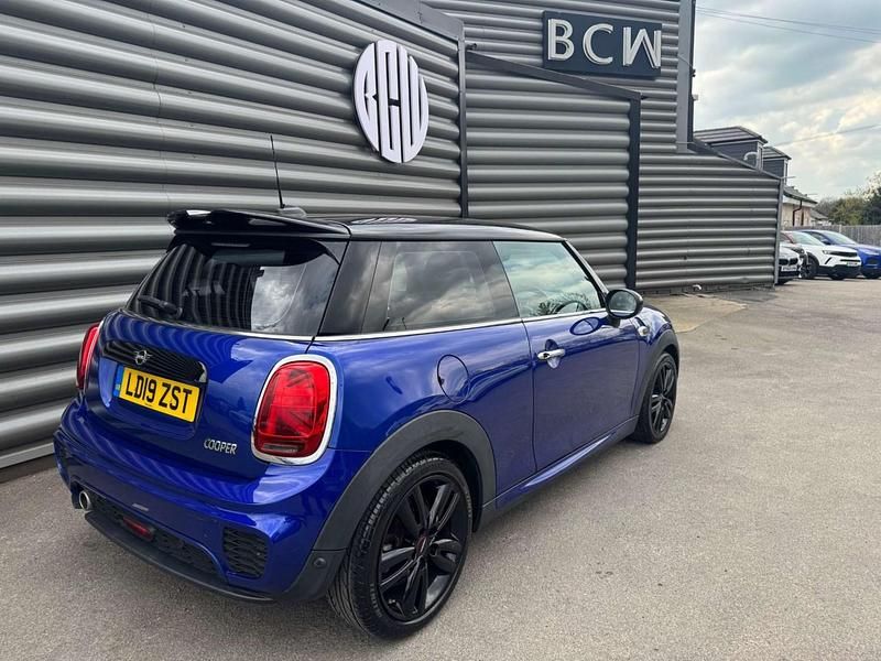 Begagnad Mini Cooper Hatch 2019 Blå Halvkombi