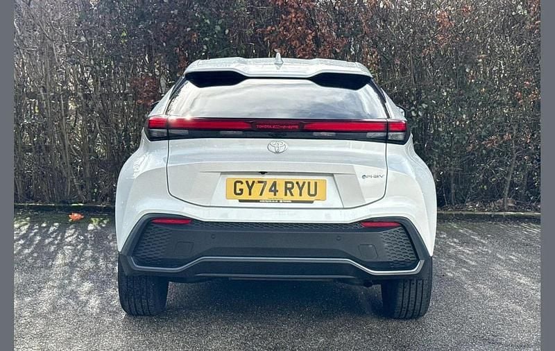 Used Toyota C-HR Design 220 HP (161 kW) 2024 White SUV