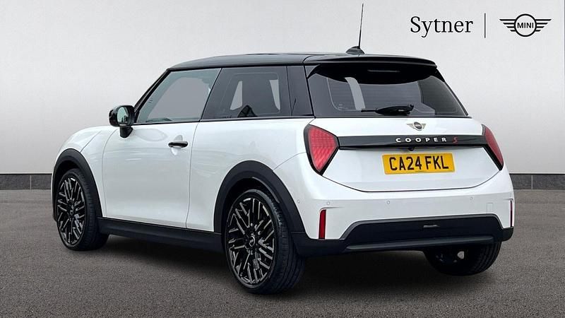 Used Mini Cooper S Hatch 201 HP (147 kW) 2024 White Hatchback