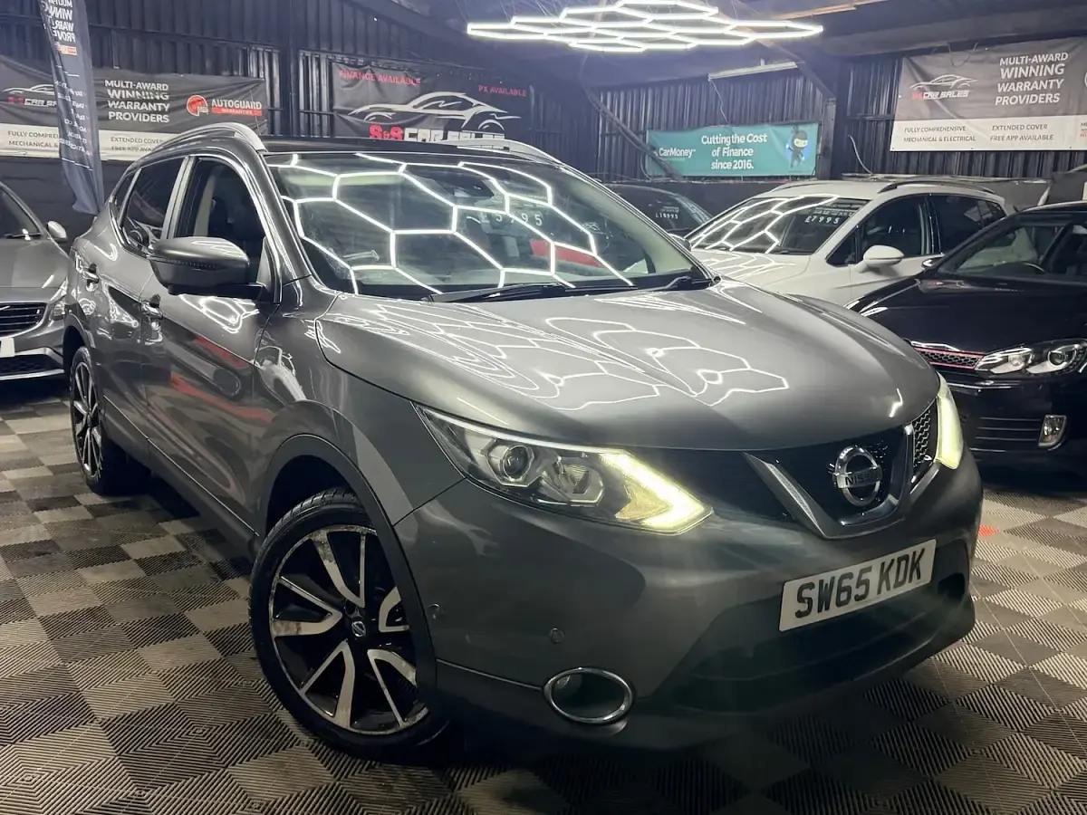 Used Nissan Qashqai Tekna 115 HP (84 kW) 2015 Grey SUV
