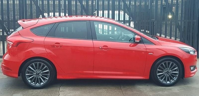 Used Ford Focus ST-Line 2017 Red Hatchback