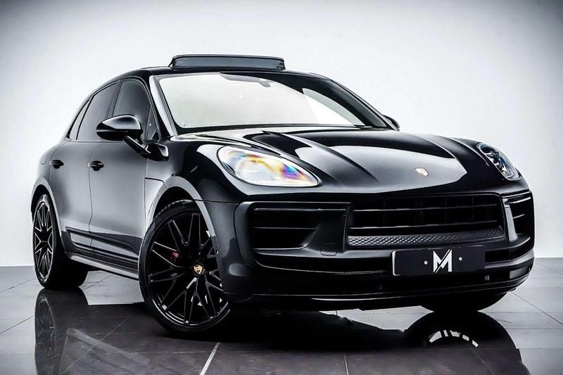 Black Used 2021 Porsche Macan SUV | £55,995 (Good price) - Image 1/4