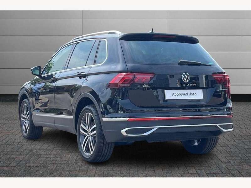 Used VW Tiguan Elegance 242 HP (177 kW) 2024 Black SUV