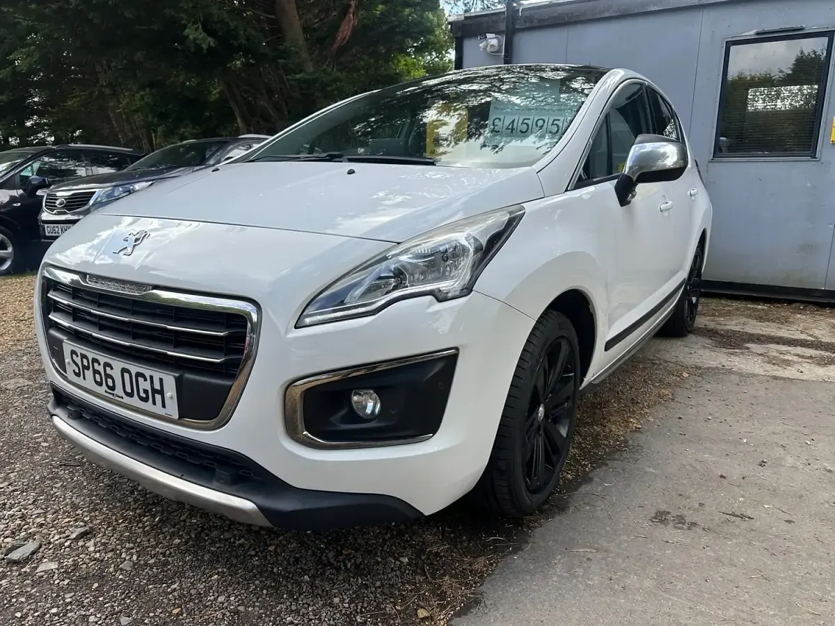 Used Peugeot 3008 Allure 2016 White Hatchback