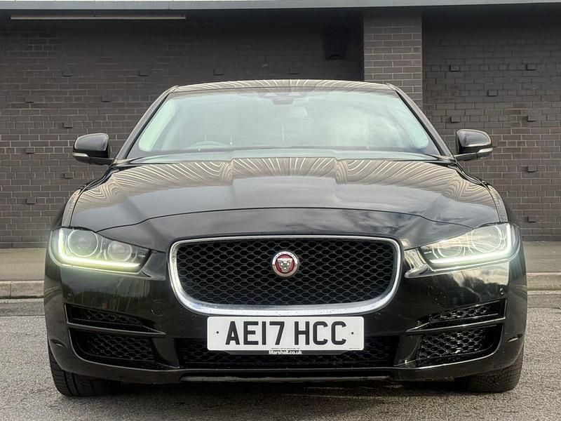 Begagnad Jaguar XE Ingenium 2017 Svart Sedan