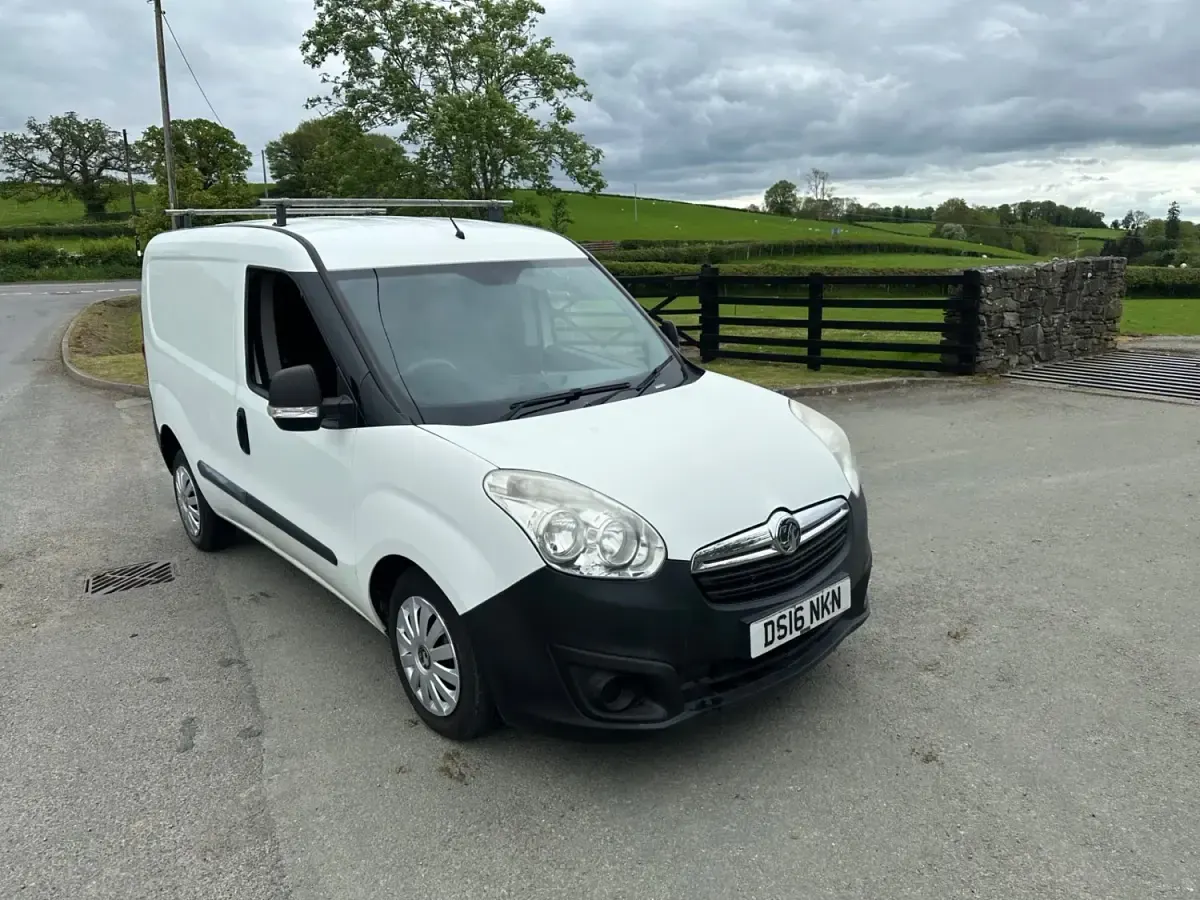 Begagnad Vauxhall Combo 2016 Vit Minibuss