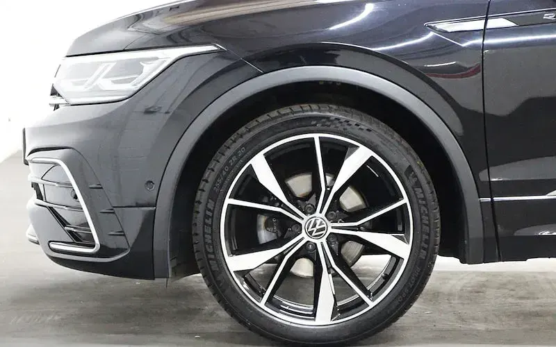Used VW Tiguan R-line 150 HP (110 kW) 2023 Black SUV