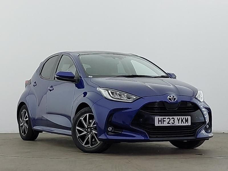 Used Toyota Yaris Hybrid Design 116 HP (85 kW) 2023 Blue Hatchback
