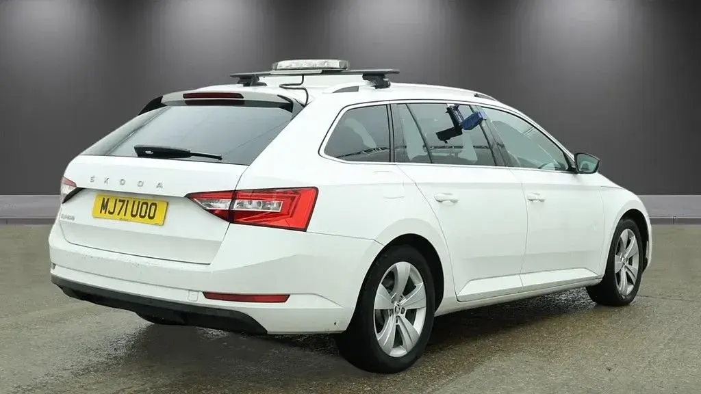 Used Skoda Superb SE Technology 150 HP (110 kW) 2021 White Estate