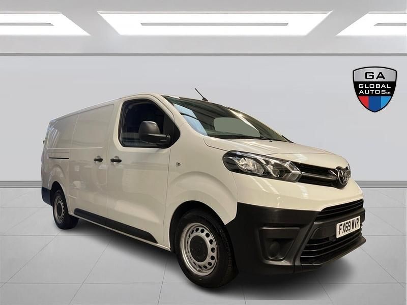 White Used 2019 Toyota Proace Active Van | £10,250 (Fair price) - Image 1/3
