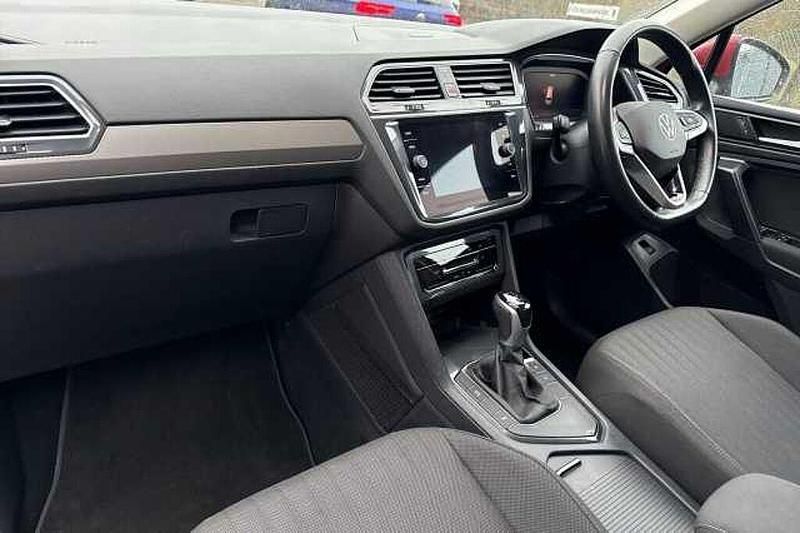 Used VW Tiguan Allspace Life 150 HP (110 kW) 2022 Red SUV