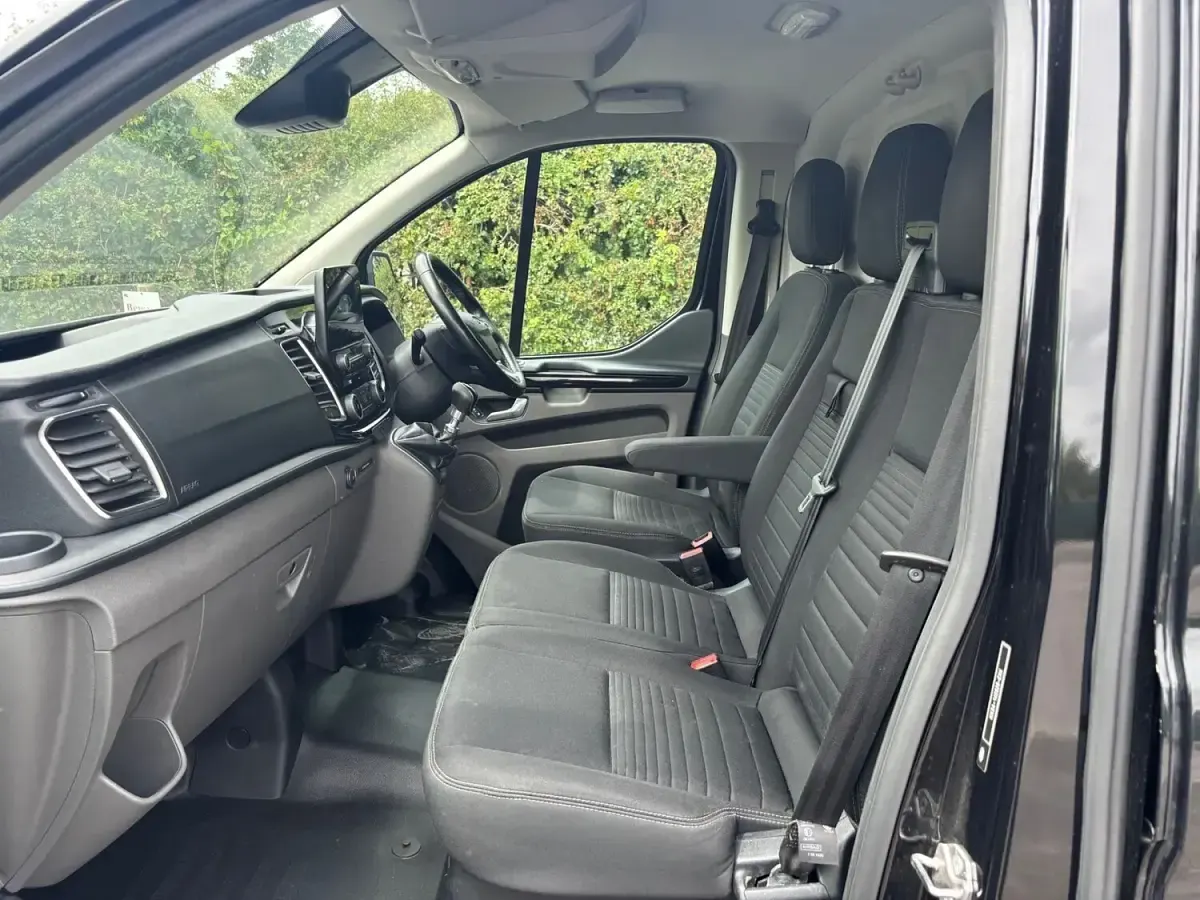 Used Ford Transit Custom Limited 130 HP (95 kW) 2021 Black Van