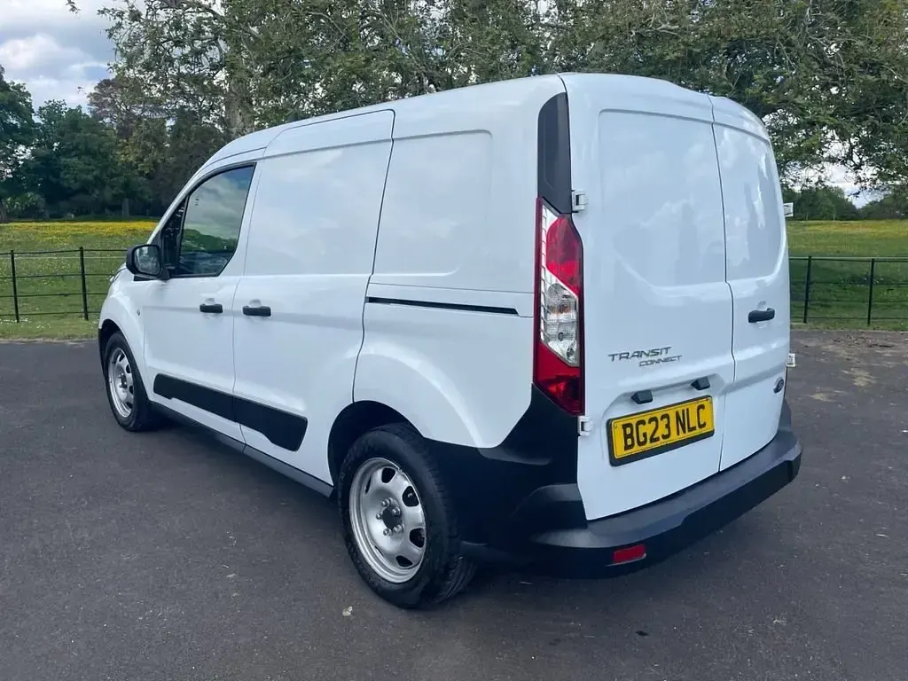 Second-hand Ford Transit Connect 100 CP (73 kW) 2023 Alb Monovolum