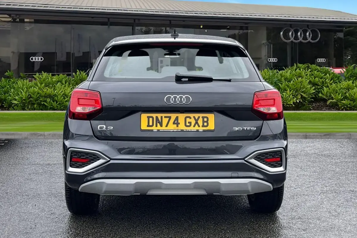 Usado Audi Q2 Sport 116 CV (85 kW) 2024 Gris SUV