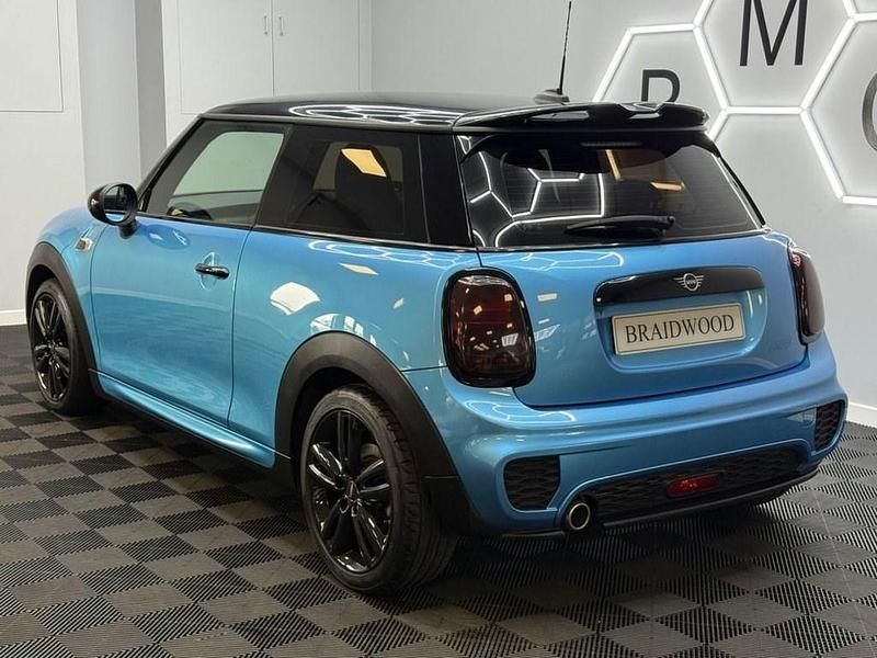 Usado Mini Cooper Hatch 136 CV (100 kW) 2019 Azul Utilitario