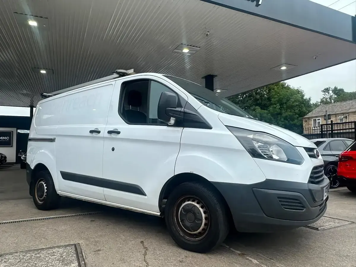 Used Ford Transit Custom 105 HP (77 kW) 2017 White Van