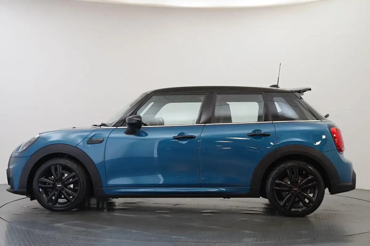 Used Mini Cooper Hatch 134 HP (98 kW) 2023 Blue Hatchback