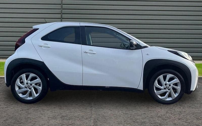 Used Toyota Aygo X PURE 72 HP (52 kW) 2025 SUV