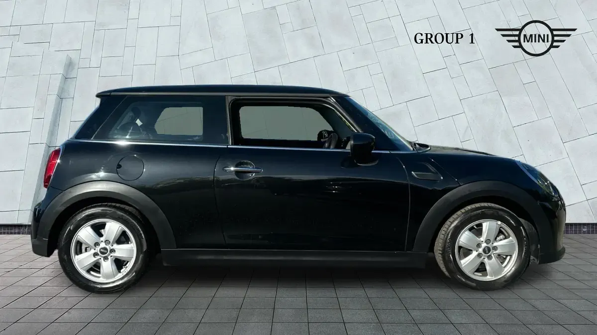 Begagnad Mini Cooper Classic 136 HK (100 kW) 2023 Svart Halvkombi