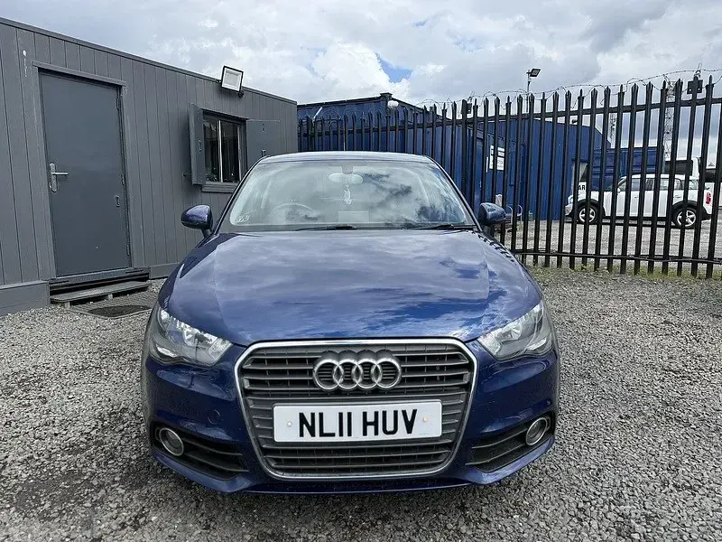 Używany Audi A1 Sport 122 KM (89 kW) 2011 Niebieski Hatchback
