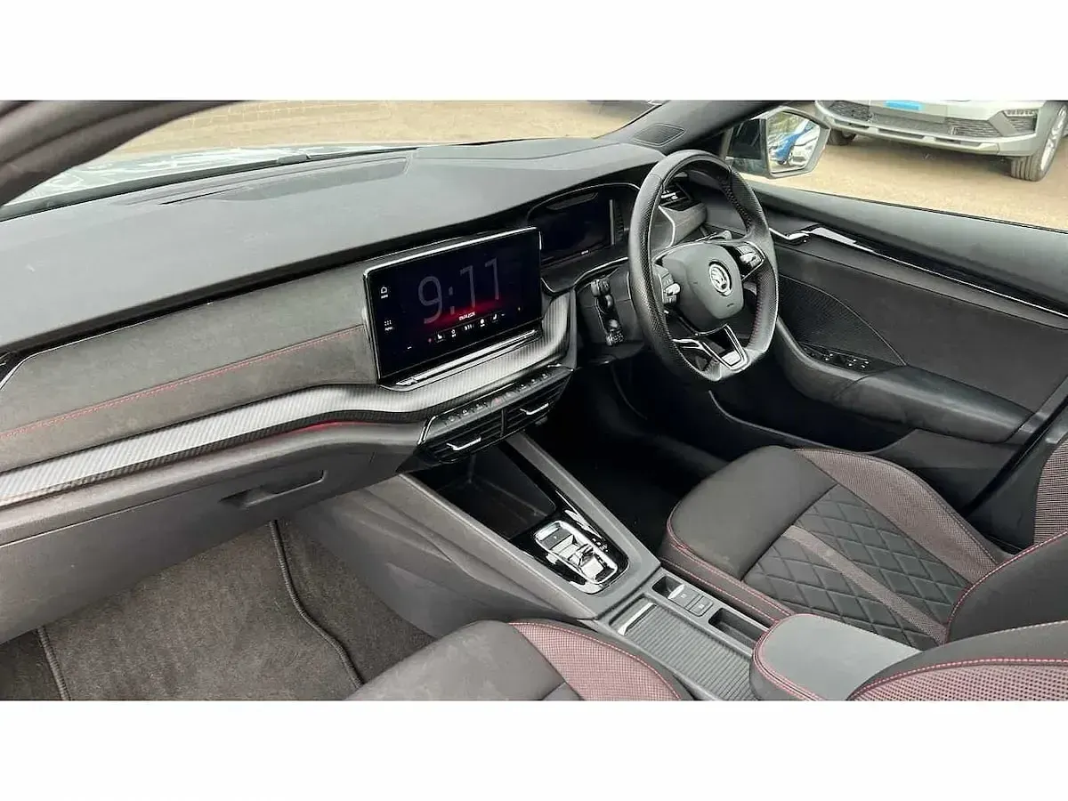 Usado Skoda Octavia vRS 245 HP (180 kW) 2021 Prateado Citadino