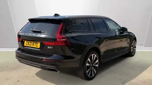 Used Volvo V60 CC Pro 247 HP (181 kW) 2021 Estate