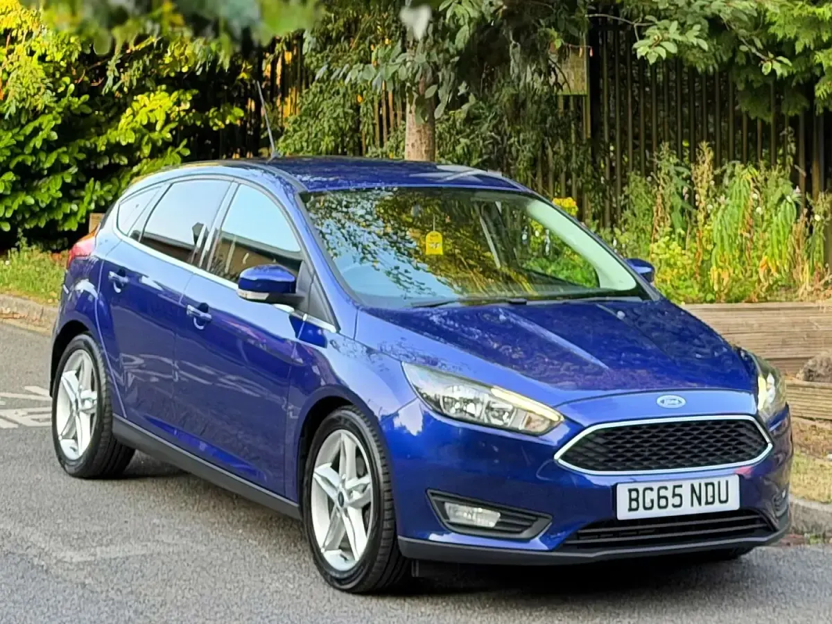Used Ford Focus Zetec 125 HP (91 kW) 2015 Blue Hatchback