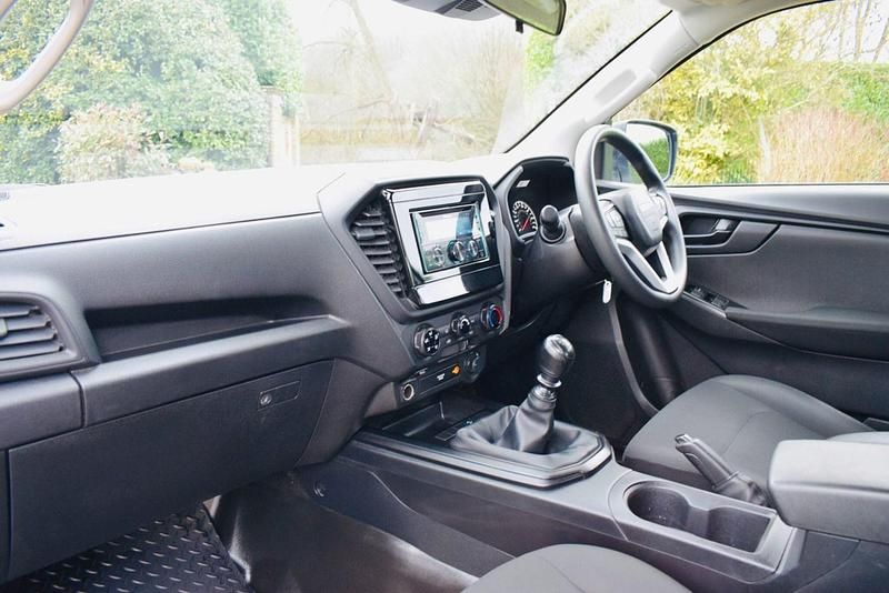 Second-hand Isuzu D-Max 163 CP (119 kW) 2023 Alb Pickup