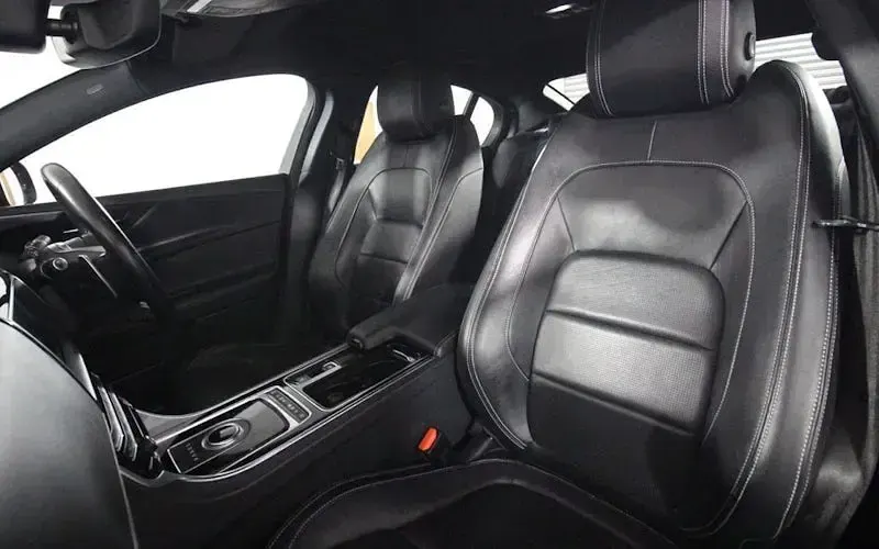 Used Jaguar XE Ingenium 200 HP (147 kW) 2019 Red Sedan