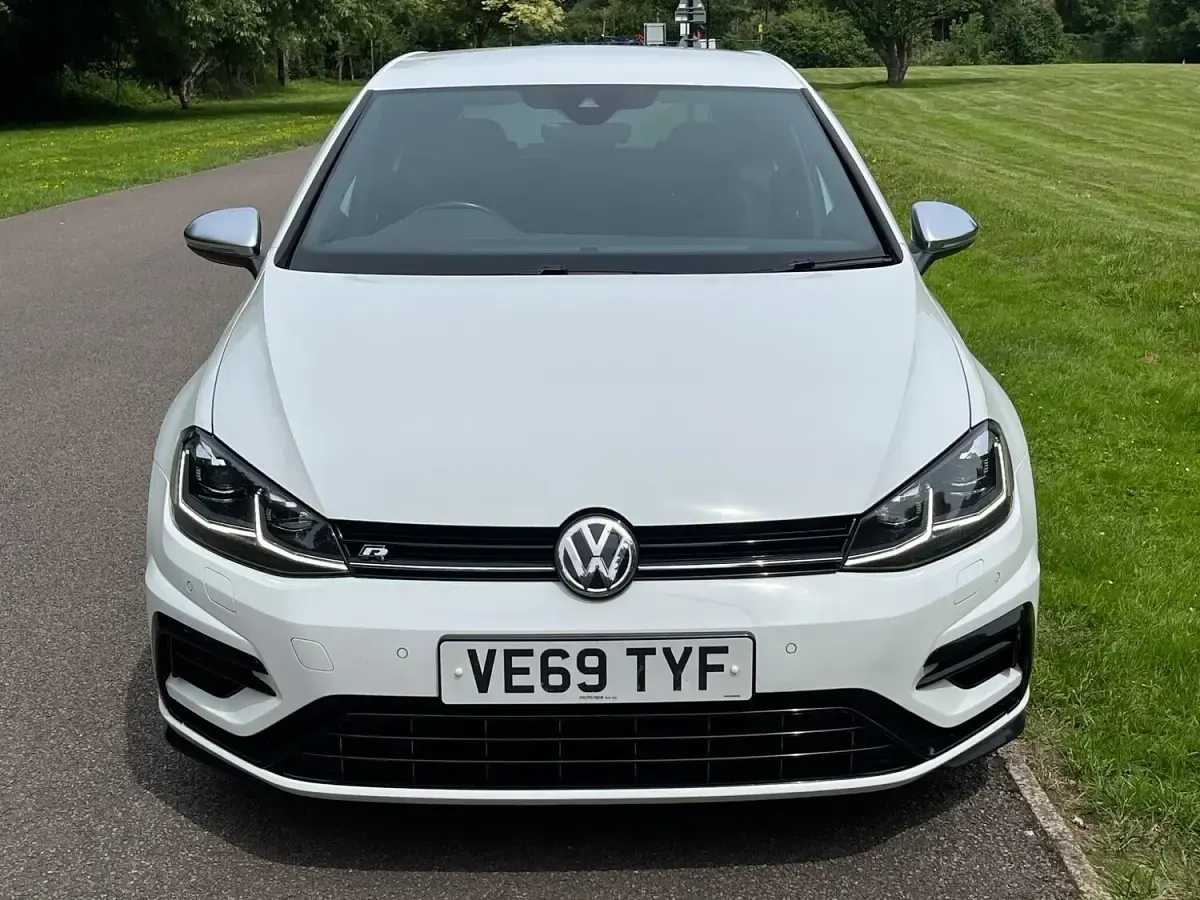 Used VW Golf VII R 300 HP (220 kW) 2019 White Hatchback