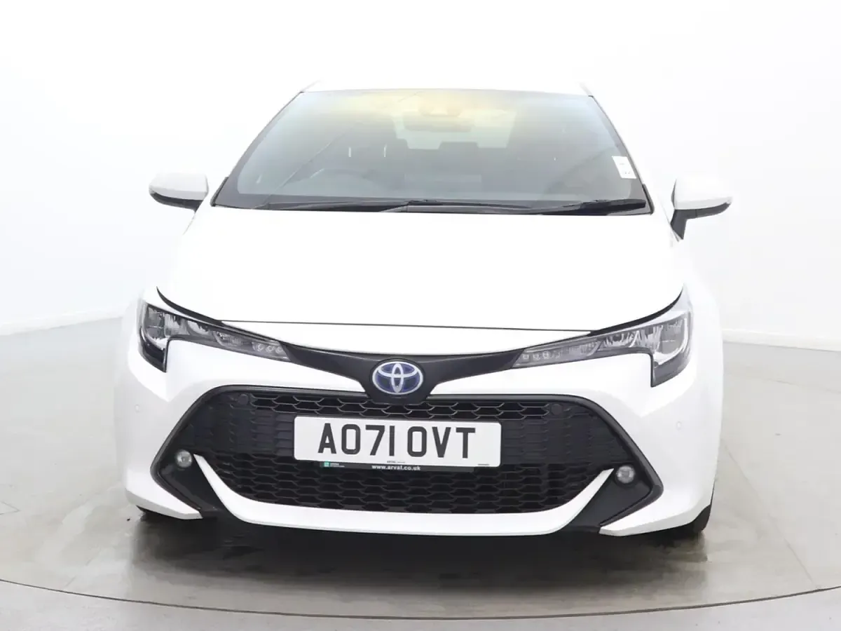 Usado Toyota Corolla Design 122 CV (89 kW) 2021 Blanco Utilitario