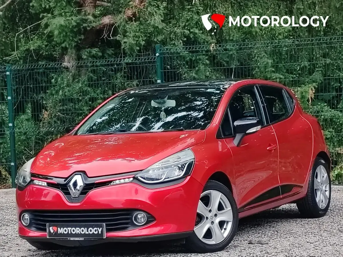 Used Renault Clio IV Dynamique 89 HP (65 kW) 2014 Red Hatchback