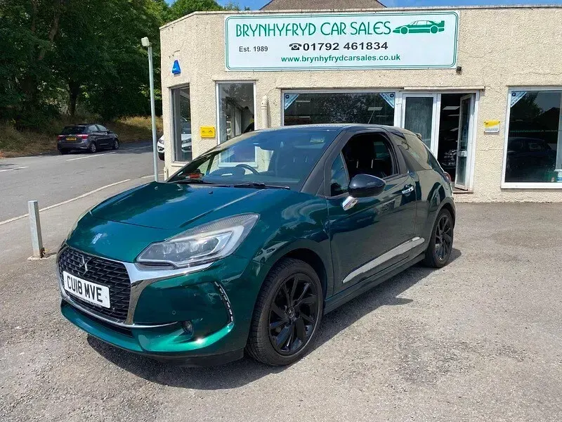 Used DS Automobiles DS3 Prestige 2018 Sapphire green pearl Hatchback