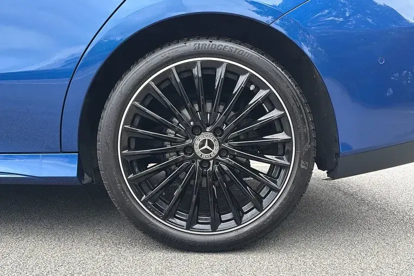 Used Mercedes CLA180 AMG Line Premium Plus 148 HP (108 kW) 2024 Blue Sedan