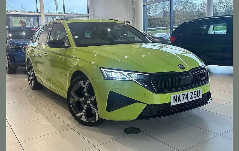 Used Skoda Octavia vRS 261 HP (191 kW) 2024 Hyper green Estate