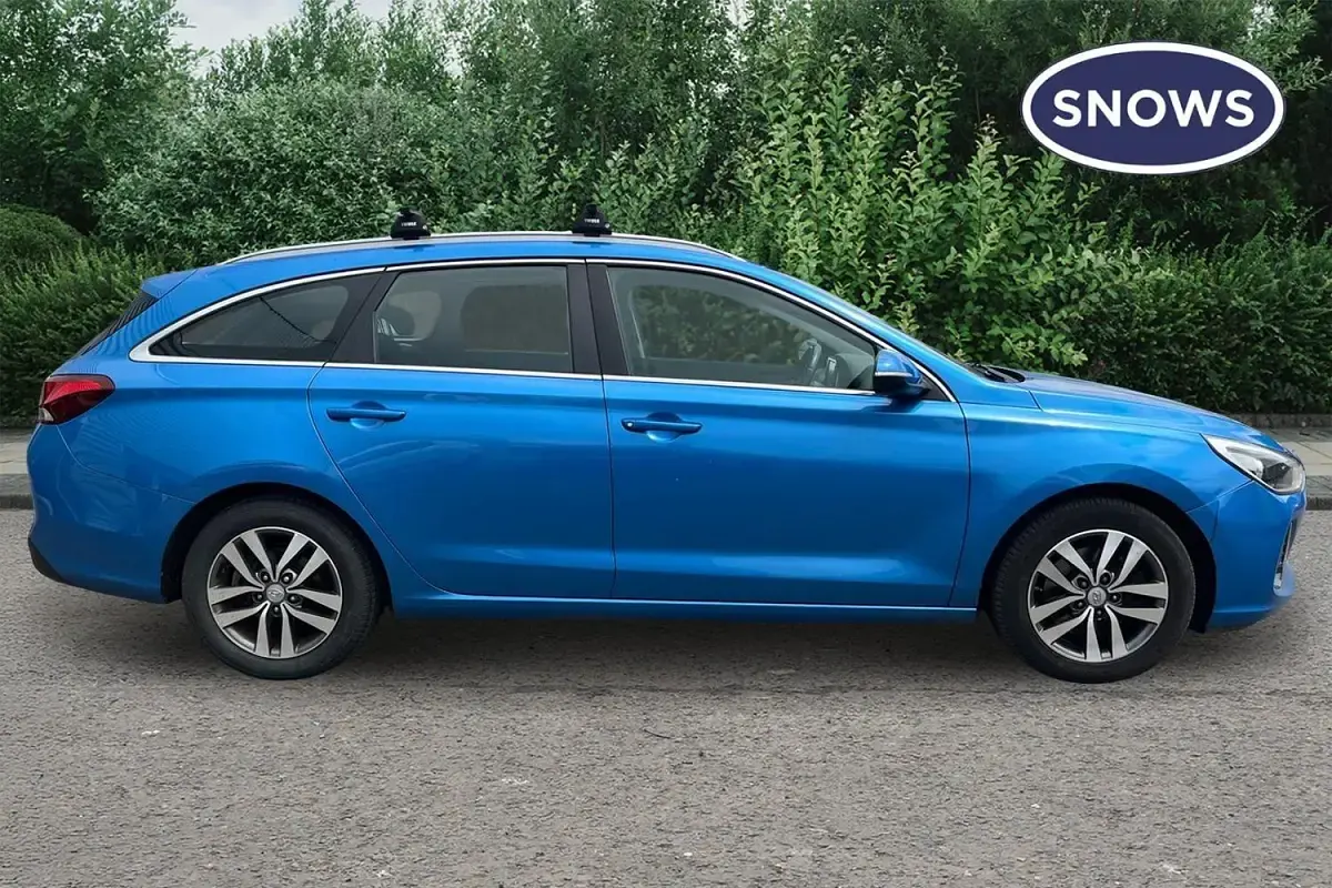 Used Hyundai i30 SE 110 HP (80 kW) 2017 Blue Estate