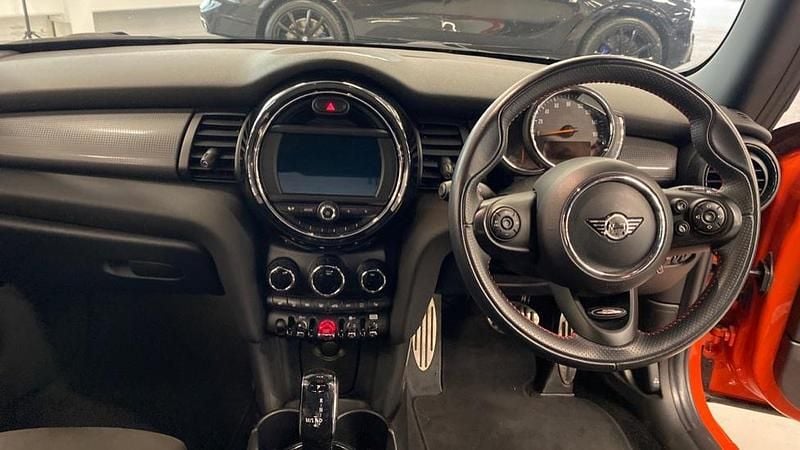 Used Mini Cooper Sport 136 HP (100 kW) 2019 Solaris orange metallic Hatchback