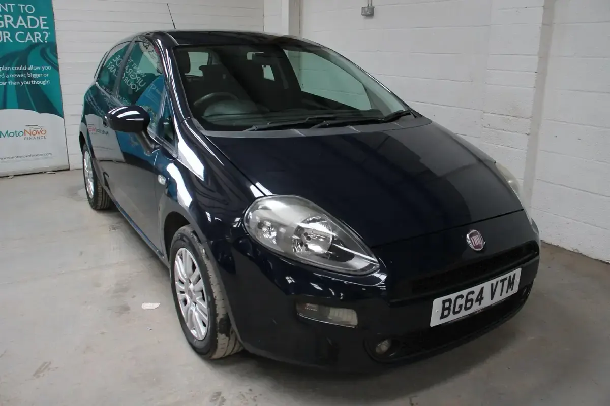 Used Fiat Punto Easy 77 HP (56 kW) 2014 Blue Hatchback