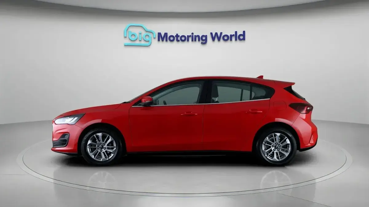 Used Ford Focus Titanium 155 HP (114 kW) 2022 Red Hatchback