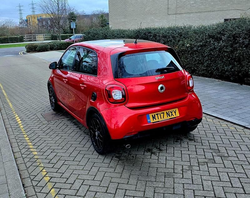 Used Smart ForFour Premium 90 HP (66 kW) 2017 Red Hatchback