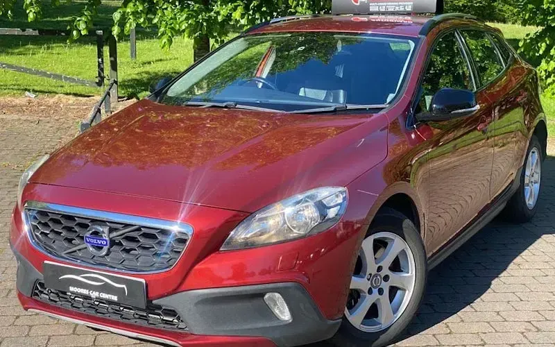 Used Volvo V40 SE 190 HP (139 kW) 2015 Hatchback