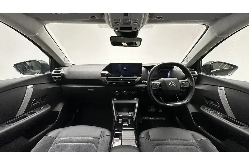 Używany Citroën e-C4 100 kW (136 KM) 2024 Czarny Sedan/Limuzyna