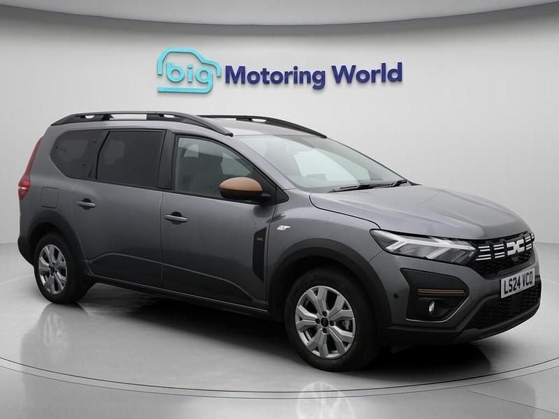 Grey Used 2024 Dacia Jogger Extreme MPV | £19,700 (Fair price) - Image 1/4